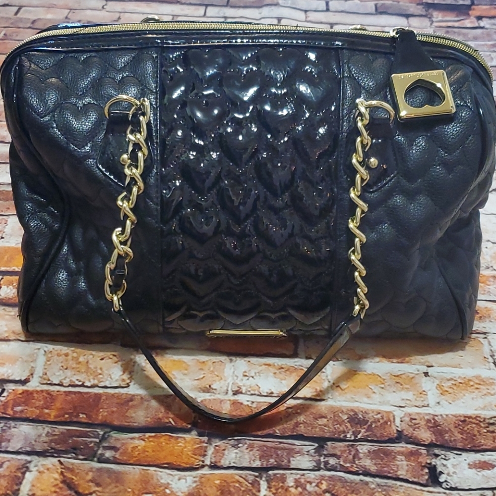 🌸BETSEY JOHNSON QUILTED HEART SATCHEL